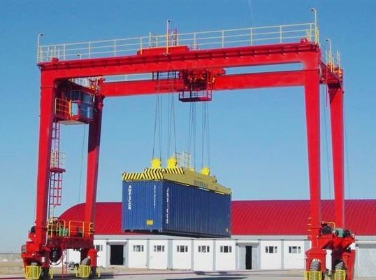 واجب ثقيل 5 - 500t RTG المطاط الإطارات العملاقة كرين لشكل محاصر في الهواء الطلق